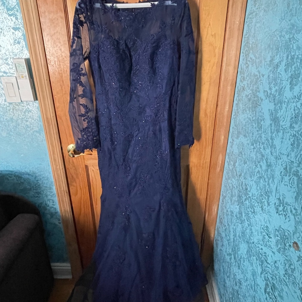 Elegant Navy Lace Evening Gown
